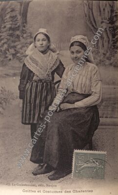 Carte postale ancienne Coiffes et Costumes — Non Localisée (Charente-Maritime)