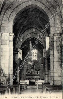 Carte postale ancienne L'Intérieur de l'Église — Montpellier-de-Médillan (Charente-Maritime)
