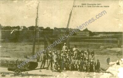 Carte postale ancienne Une Corvée au repos — Île-d'Aix (Charente-Maritime)