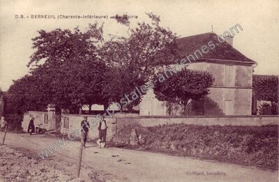 Carte postale ancienne La Mairie — Berneuil (Charente-Maritime)