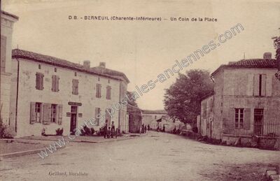 Carte postale ancienne Un Coin de la Place — Berneuil (Charente-Maritime)