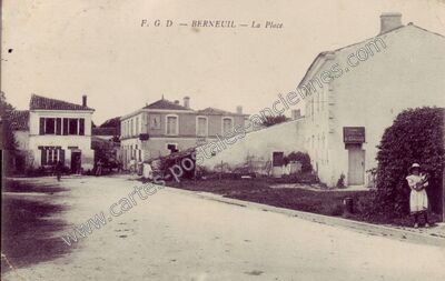Carte postale ancienne La Place — Berneuil (Charente-Maritime)