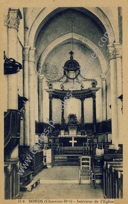 Carte postale ancienne Intérieur de l'Eglise — Bords (Charente-Maritime)