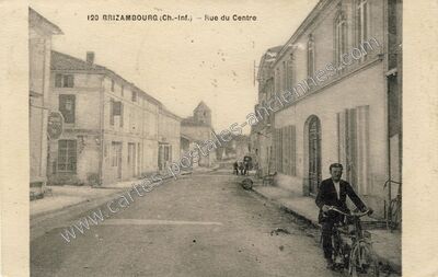 Carte postale ancienne Rue du Centre — Brizambourg (Charente-Maritime)