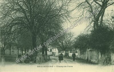 Carte postale ancienne Champ de Foire — Brizambourg (Charente-Maritime)