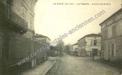Carte postale ancienne La Chapelle - Avenue de la Gare — Burie (Charente-Maritime)