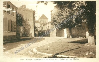 Carte postale ancienne Place de l'Eglise et les Halles — Burie (Charente-Maritime)