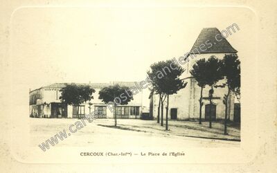 Carte postale ancienne La Place de l'Eglise — Cercoux (Charente-Maritime)