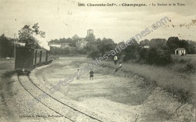 Carte postale ancienne La Station et le Tram — Champagne (Charente-Maritime)