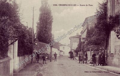Carte postale ancienne Route de Pons — Champagnolles (Charente-Maritime)