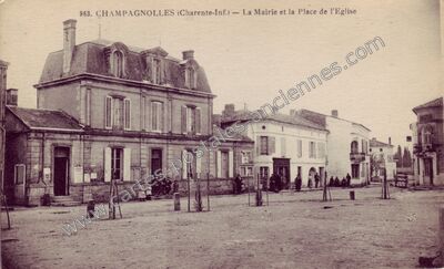 Carte postale ancienne La Mairie et la Place de l'Eglise — Champagnolles (Charente-Maritime)