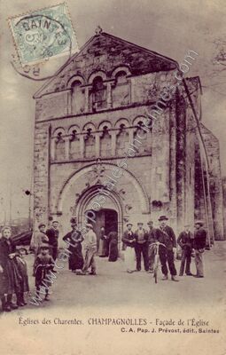 Carte postale ancienne Façade de l'Église — Champagnolles (Charente-Maritime)