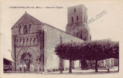 Carte postale ancienne Place de l'Eglise — Champagnolles (Charente-Maritime)