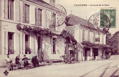 Carte postale ancienne Avenue de la Gare — Chaniers (Charente-Maritime)
