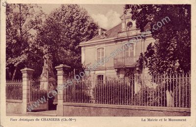 Carte postale ancienne La Mairie et le Monument — Chaniers (Charente-Maritime)