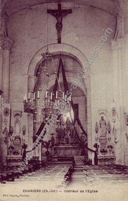 Carte postale ancienne Intérieur de l'Eglise — Chaniers (Charente-Maritime)