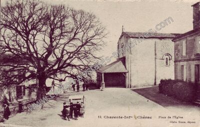 Carte postale ancienne Place de l'Eglise — Chérac (Charente-Maritime)