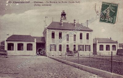 Carte postale ancienne La Mairie et les Ecoles (façade Sud) — Chérac (Charente-Maritime)