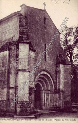 Carte postale ancienne Façade de l'Eglise - Portail du XIIIe siècle — Chermignac (Charente-Maritime)
