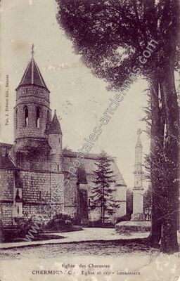 Carte postale ancienne Eglise et croix hosannière — Chermignac (Charente-Maritime)