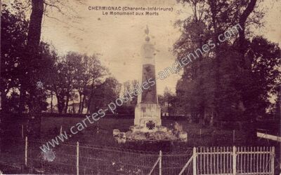 Carte postale ancienne Le Monument aux Morts — Chermignac (Charente-Maritime)