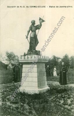 Carte postale ancienne Statue de Jeanne-d'Arc — Corme-Écluse (Charente-Maritime)