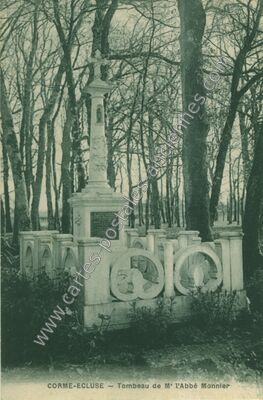 Carte postale ancienne Tombeau de Mr l'Abbé Monnier — Corme-Écluse (Charente-Maritime)