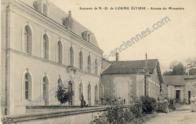 Carte postale ancienne Souvenir de N.-D. - Avenue du Monastère — Corme-Écluse (Charente-Maritime)
