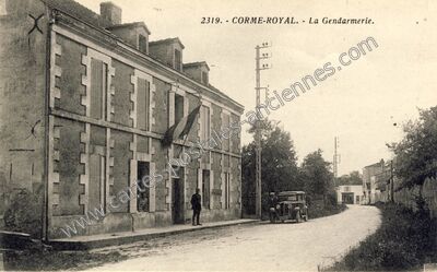 Carte postale ancienne La Gendarmerie — Corme-Royal (Charente-Maritime)