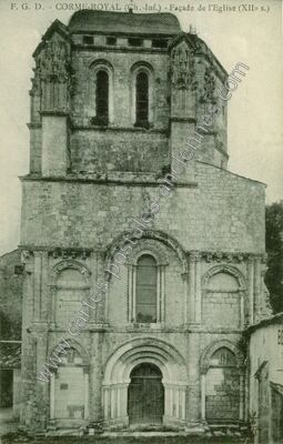 Carte postale ancienne Façade de l'Eglise (XIIe s.) — Corme-Royal (Charente-Maritime)