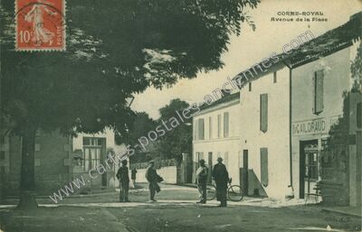 Carte postale ancienne Avenue de la Place — Corme-Royal (Charente-Maritime)