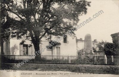 Carte postale ancienne Monument aux Morts - Vue prise venant de la Route de Meussac — Cravans (Charente-Maritime)