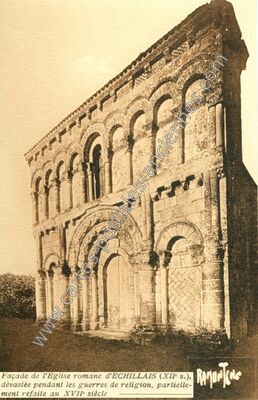 Carte postale ancienne Façade de l'Eglise romane — Échillais (Charente-Maritime)