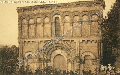 Carte postale ancienne Façade de l'Eglise romane — Échillais (Charente-Maritime)