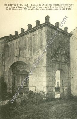 Carte postale ancienne Entrée de l'Ancienne Hostellerie de l'Ecu où le Roy d'Espagne Philippe V — Écoyeux (Charente-Maritime)