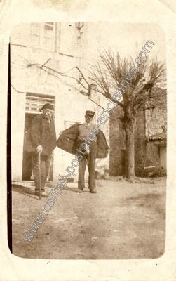 Carte postale ancienne Entrée publique — Les Essards (Charente-Maritime)
