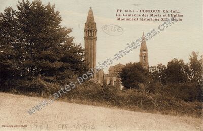 Carte postale ancienne La Lanterne des Morts et l'Eglise Monument historique XIIe siècle — Fenioux (Charente-Maritime)