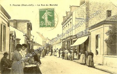 Carte postale ancienne La Rue du Marché — Fouras (Charente-Maritime)