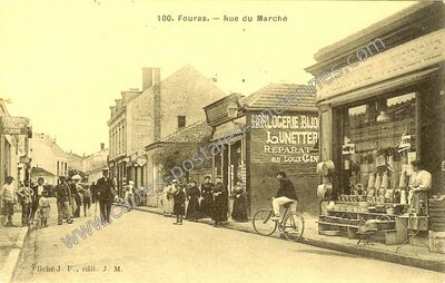 Carte postale ancienne Rue du Marché — Fouras (Charente-Maritime)