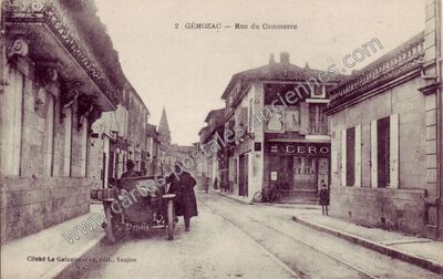 Carte postale ancienne Rue du Commerce — Gémozac (Charente-Maritime)