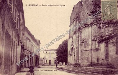 Carte postale ancienne Porte latérale de l'Eglise — Gémozac (Charente-Maritime)