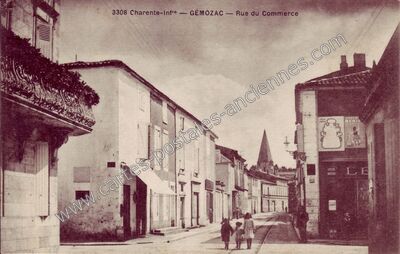Carte postale ancienne Rue du Commerce — Gémozac (Charente-Maritime)