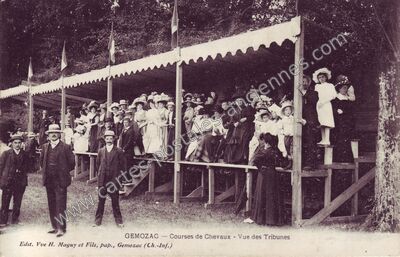 Carte postale ancienne Courses de Chevaux - Vue des Tribunes — Gémozac (Charente-Maritime)