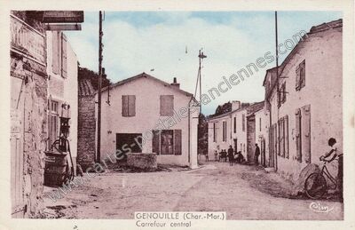 Carte postale ancienne Carrefour central — Genouillé (Charente-Maritime)