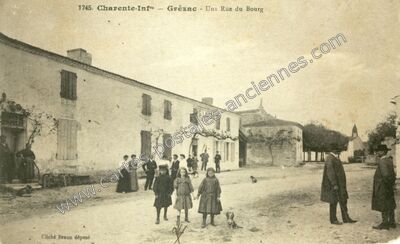 Carte postale ancienne Une Rue du Bourg — Grézac (Charente-Maritime)