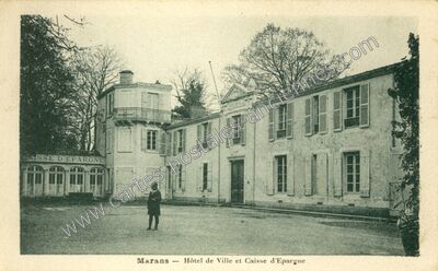Carte postale ancienne Hôtel de Ville et Caisse d'Epargne — Marans (Charente-Maritime)
