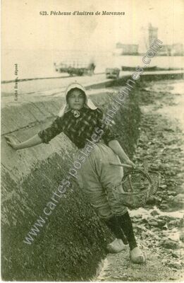 Carte postale ancienne Pêcheuse d'huîtres — Marennes (Charente-Maritime)