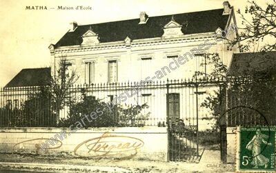 Carte postale ancienne Maison d'Ecole — Matha (Charente-Maritime)
