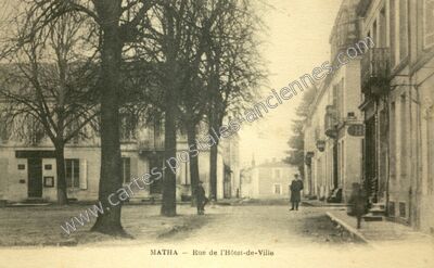 Carte postale ancienne Rue de l'Hôtel-de-Ville — Matha (Charente-Maritime)