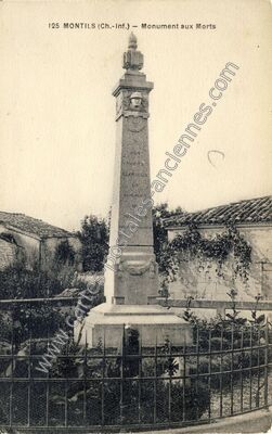 Carte postale ancienne Monument aux Morts — Montils (Charente-Maritime)